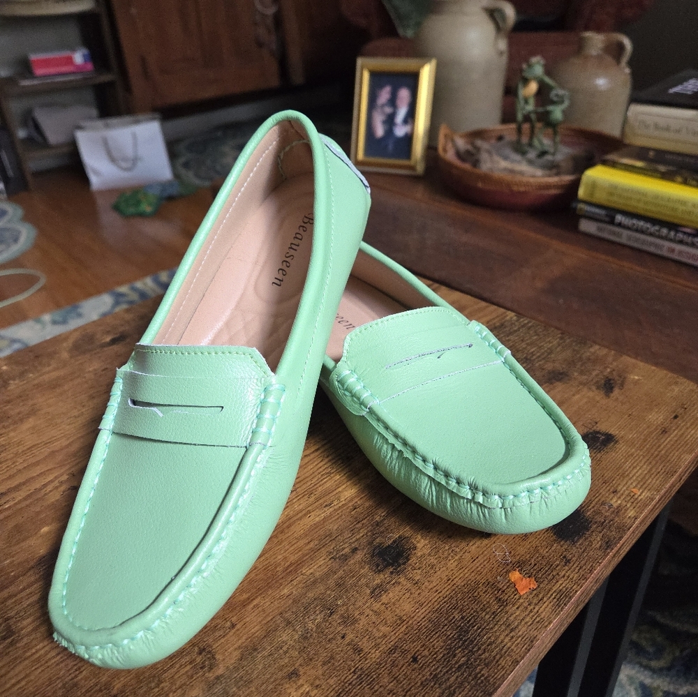 NWOT Beauseen Women's Green Loafers‎